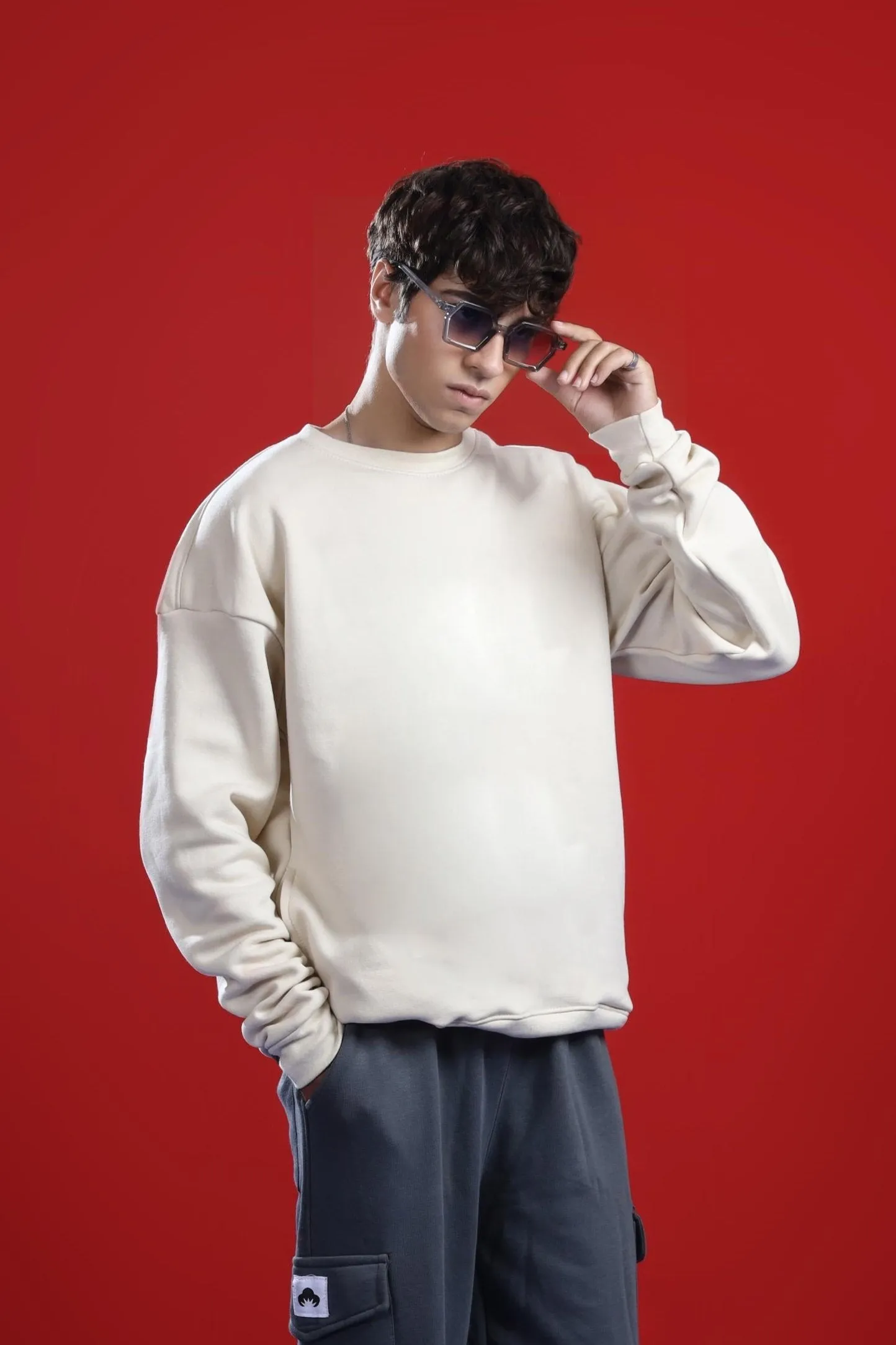 BEIGE OVERSIZED BASIC SWEATSHIRT