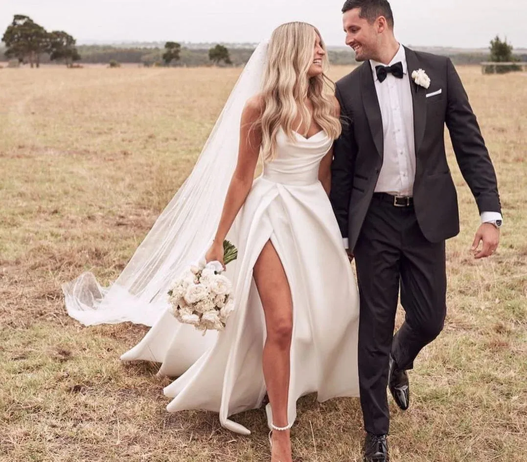 Sleeveless mermaid Vintage Sweep Train flower Wedding Gown Wedding Dress