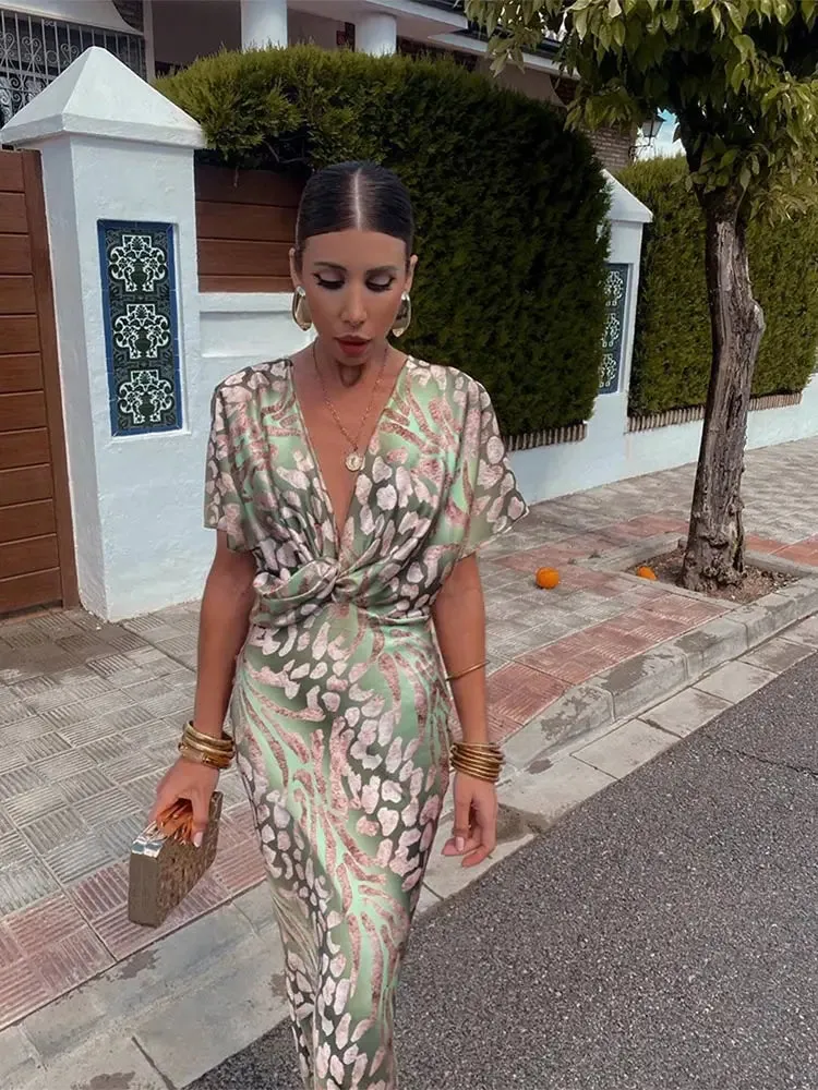 Sofia – Elegant V-Neck Dress for Women