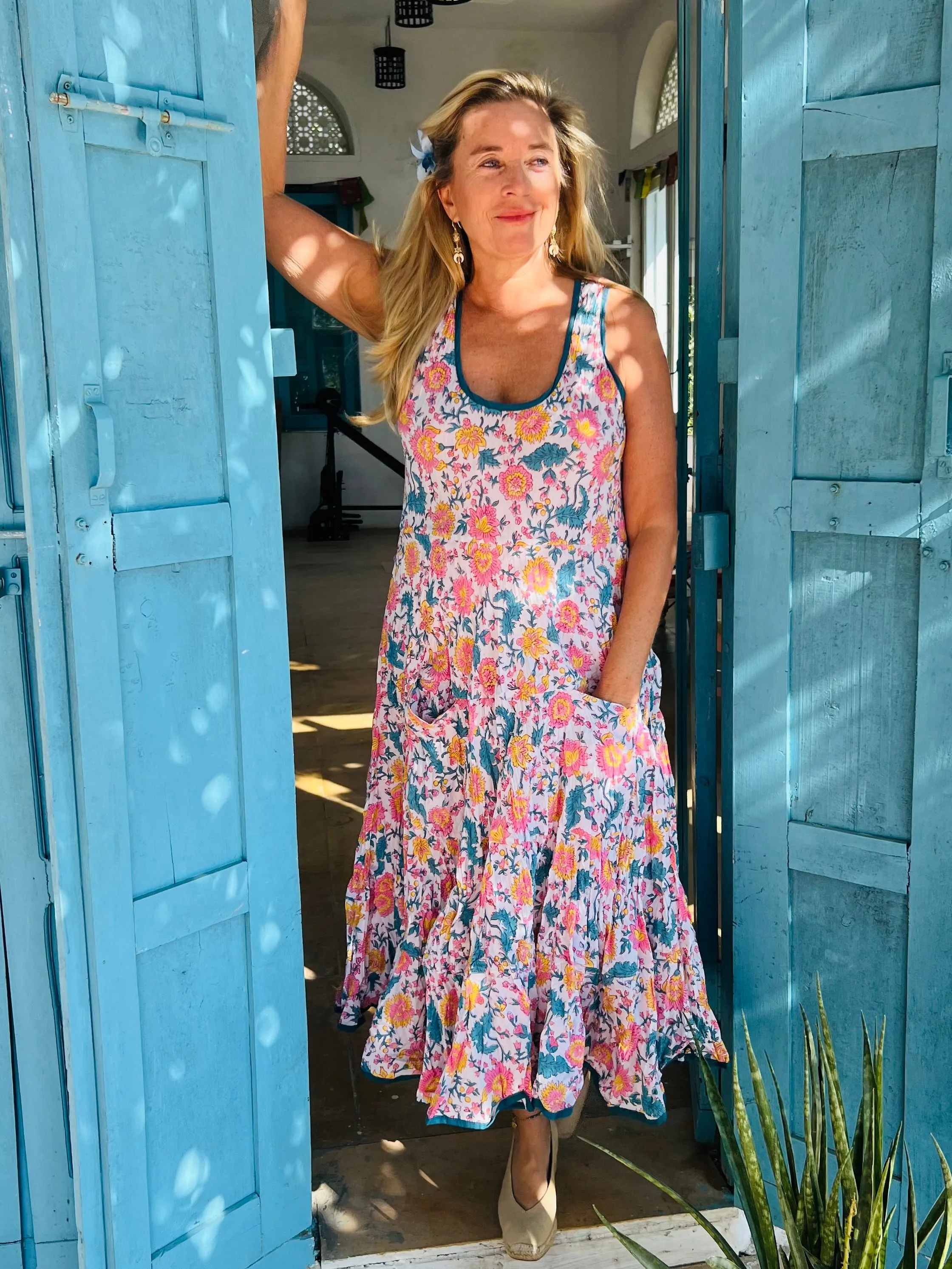SUNDRESS  ,sleevless white Joy